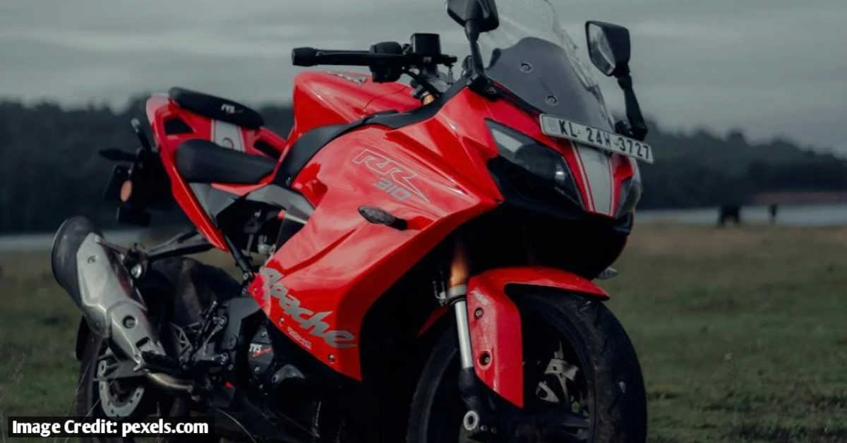 TVS Apache RTX 300 2025
